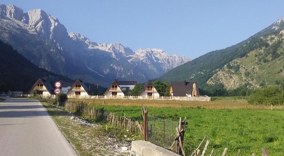 Tjetër ndërhyrje për turizmin, FSHZH 1.27 mln euro për trotuar dhe korsi biçikletash në Valbonë